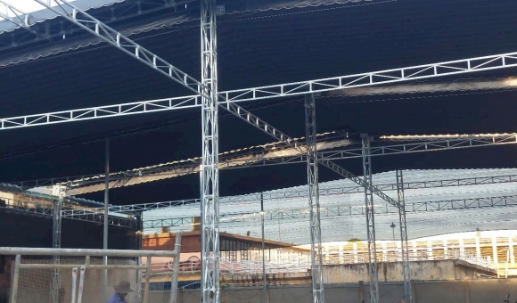 TP.HCM vào mùa mưa: Nhu cầu lắp mái hiên di động tăng mạnh 